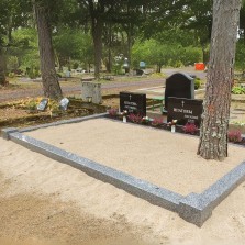 Graniidist hauapiire - Hauapiirded | Hauakivid | Hauaplaadid - Hauakivi Salong OÜ